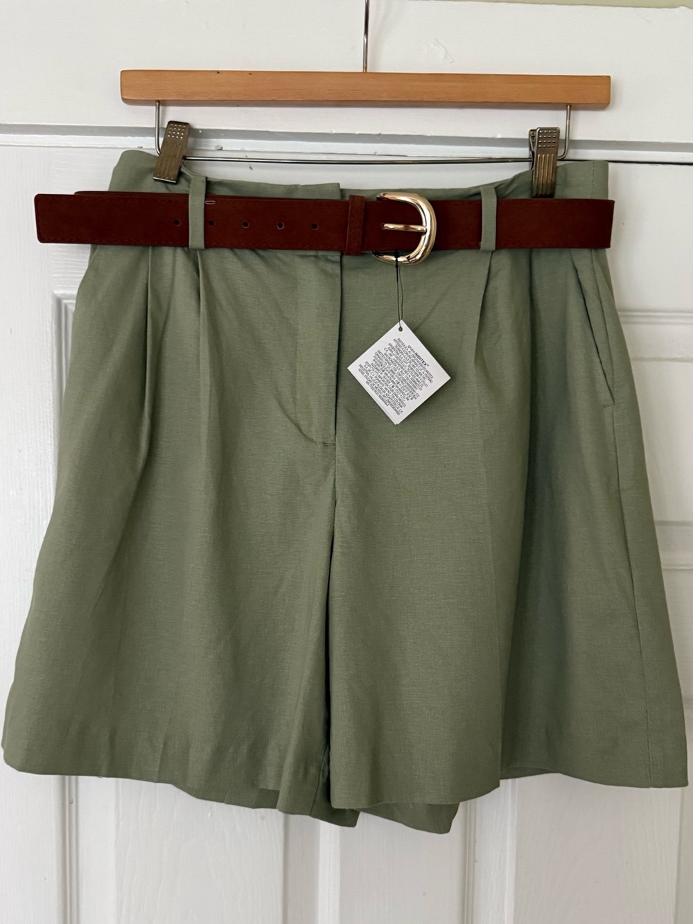 Zara High-Waist Olive Green Pleated Shorts with Belt